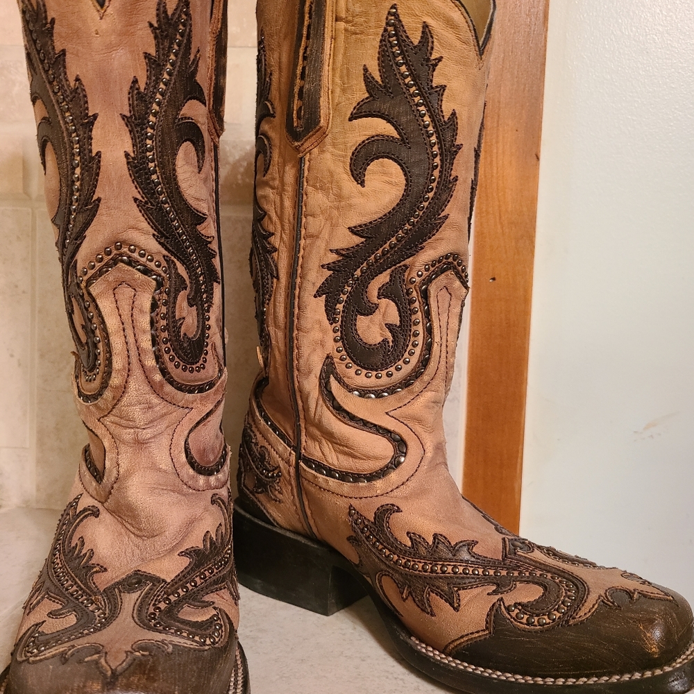 Corral boots